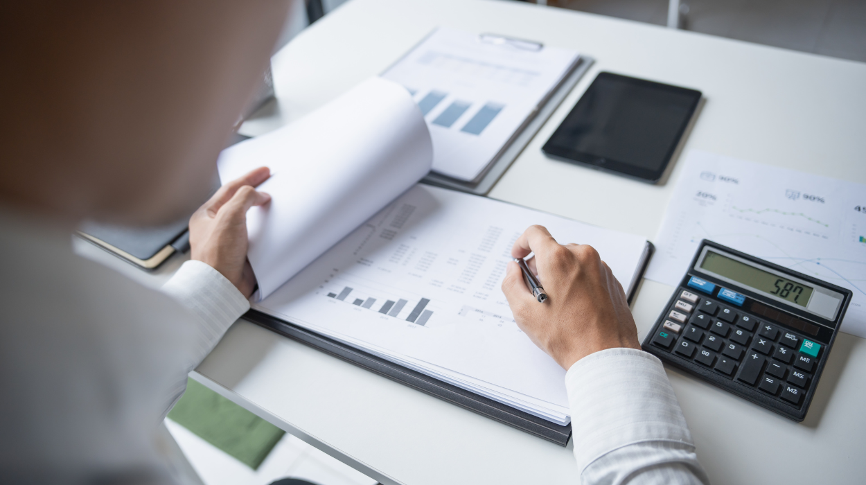 دور-القيادة-في-تعزيز-الشفافية-والمساءلة-داخل-المؤسسات