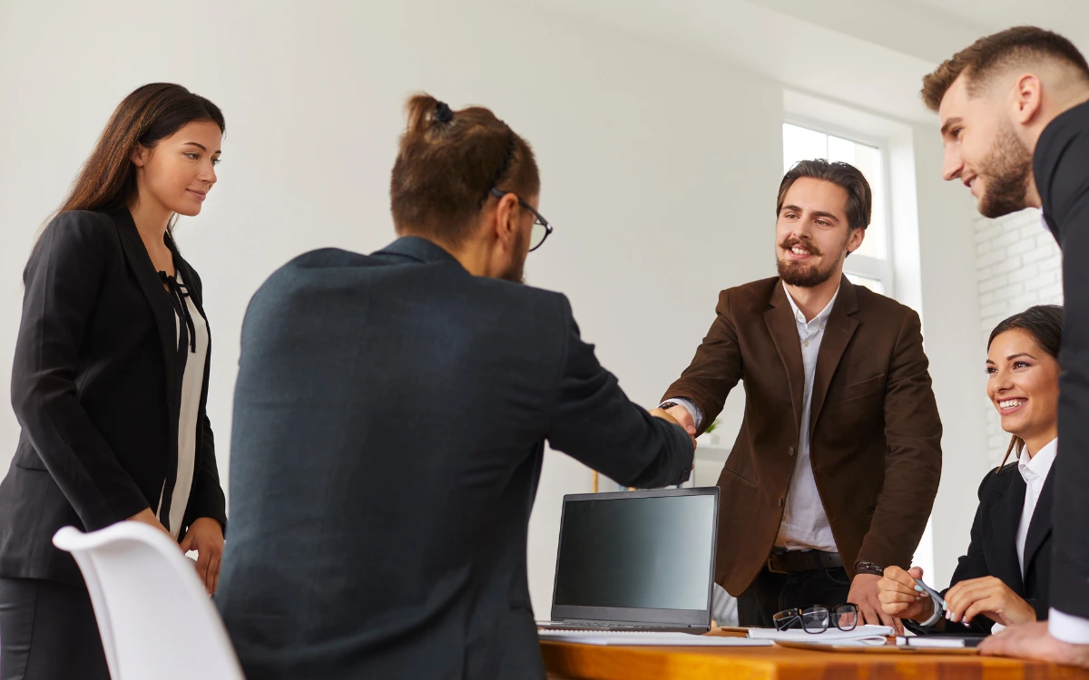 كيف-تمنحك-دورة-مهارات-التفاوض-المتقدمة-في-الأكاديمية-البريطانية-للتدريب-والتطوير-الأفضلية-التنافسية